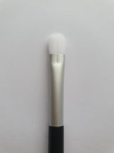 Load image into Gallery viewer, Aden Eyeshadow Brush /Augnskuggabusti

