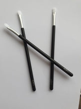 Load image into Gallery viewer, Aden Eyeshadow Brush /Augnskuggabusti
